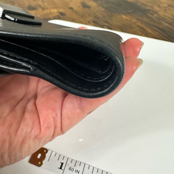 Gucci Trademark Plate Black Leather Compact Wallet - Picture 9 of 13